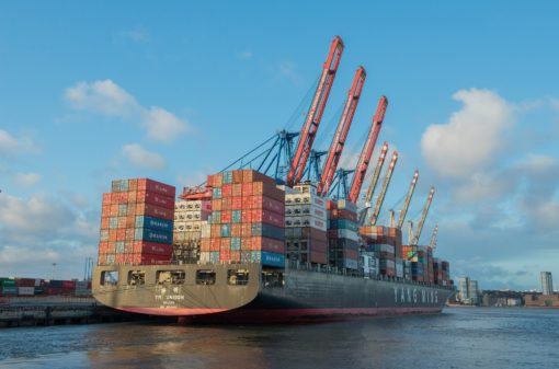 Fechamento parcial de porto na China acende alerta na economia