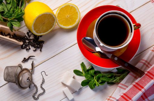 Veja os mitos sobre o consumo de café com limão