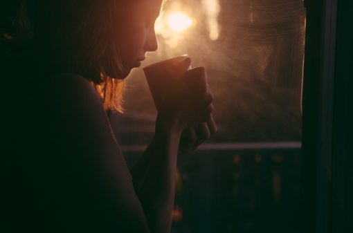 Estudo mostra que beber café e chá reduz risco de derrame