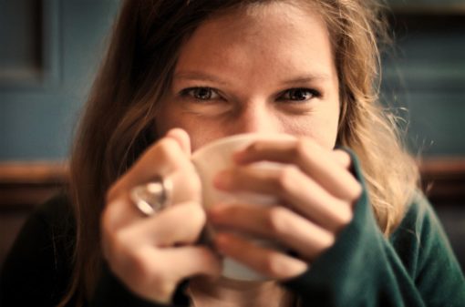 Estudo mostra que o consumo de café ajuda a melhorar o humor