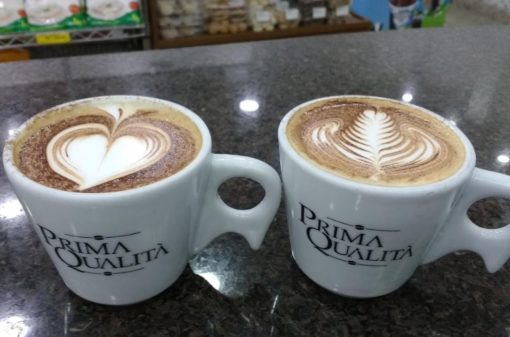 Latte Art: conheça a técnica de desenhos sobre o café gelado e quente