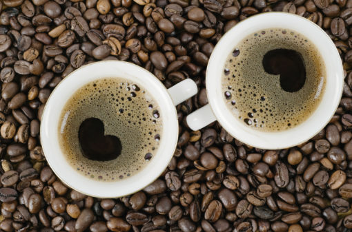 Beber café pode beneficiar o coração e ajudar a viver mais, segundo pesquisas