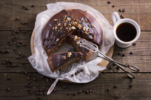 Receita prática e saborosa: bolo de café com chocolate