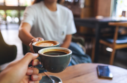 Brasileiro bebe café pelo menos três vezes ao dia, indica pesquisa